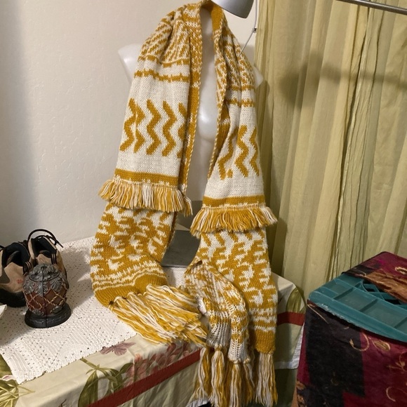 🌈 Huge tiered fringe scarf - Picture 2 of 5